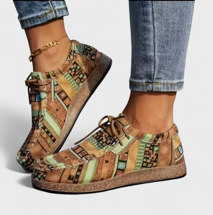 Tragebild: Bequeme Damen Orthopädie-Sneaker, leicht & schmerzfrei für Alltag & Fußgesundheit.