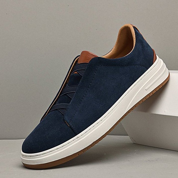 Bequeme, flexible Herren Slip-On Sneaker in Dunkelblau für lässige Alltags-Looks.