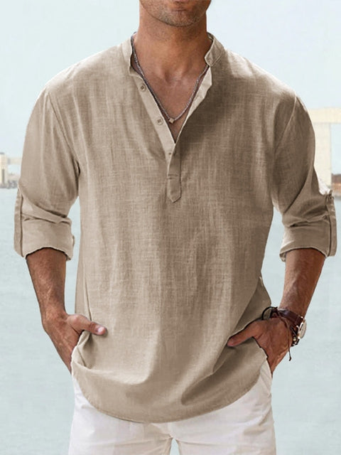 Modisches Herren-Sommerhemd, Slim Fit, getragen. Leicht & atmungsaktiv für sommerliche Freizeitlooks.