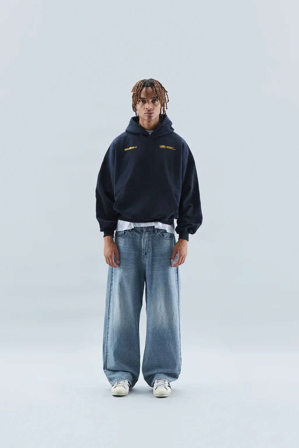 Stylischer Damen-Kapuzenpullover, perfekt für den modernen Urban-Look.