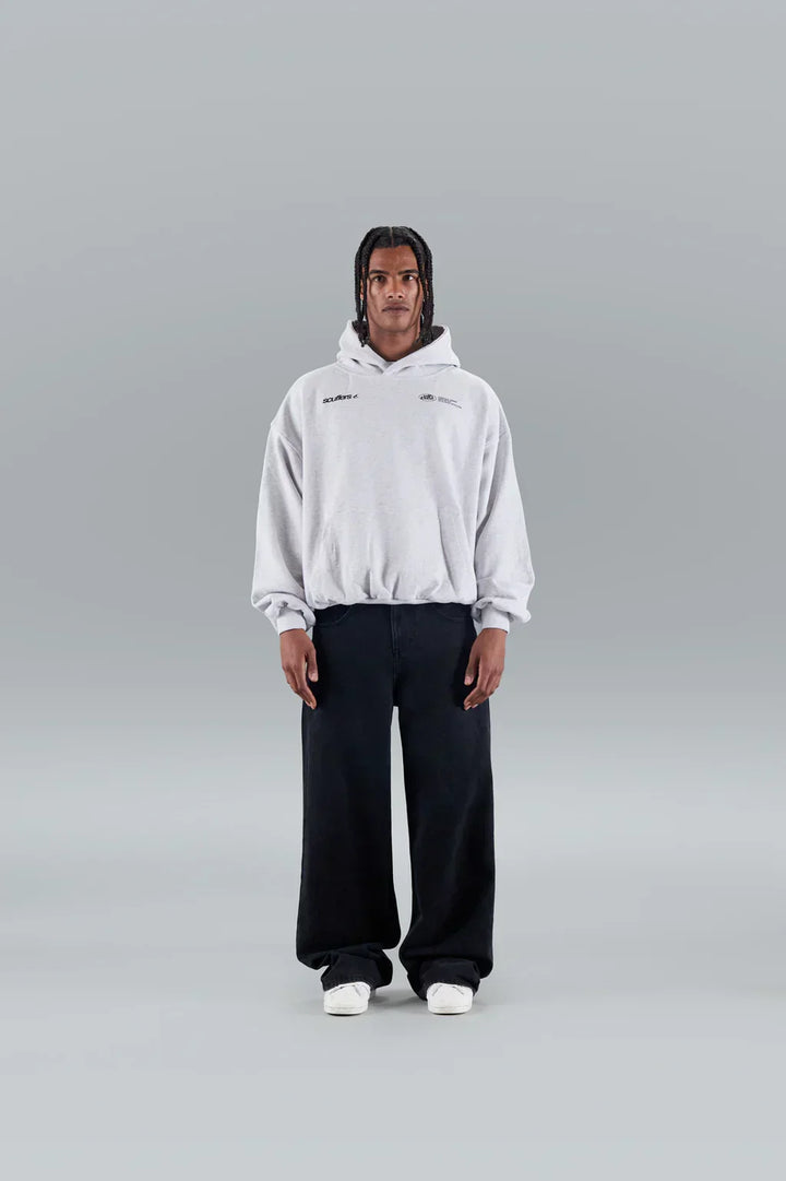 Moderner Damen-Hoodie, ein Essential für stylische Casual-Outfits.