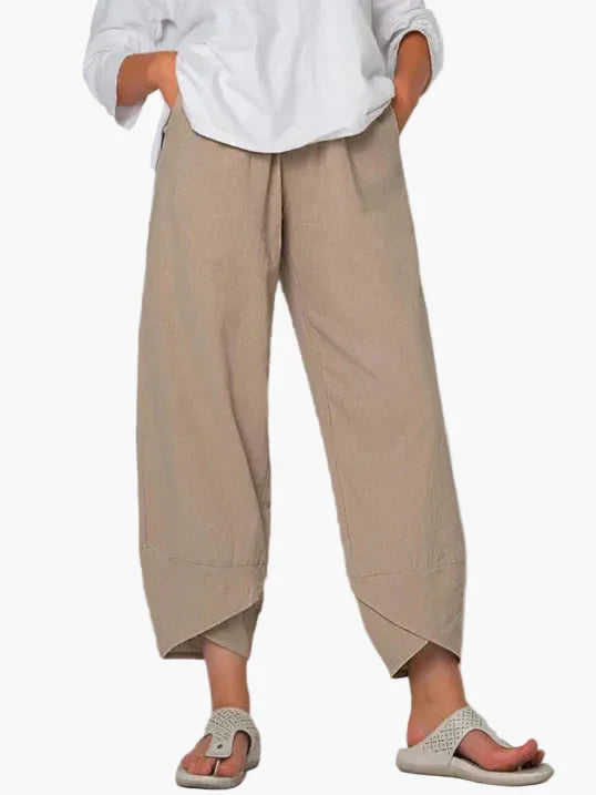 Luftige Damen Cropped-Hose in lockerer Passform für entspannten Komfort und modernen Stil.
