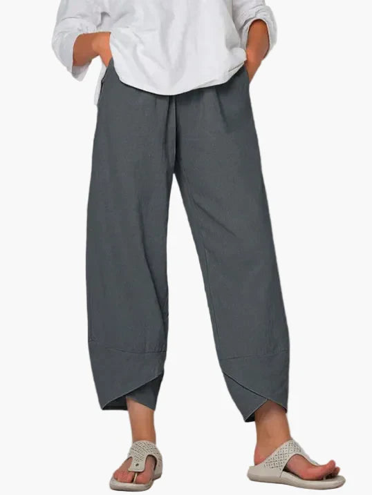 Moderne Damen Freizeithose, Cropped-Schnitt, weit und bequem, perfekt für entspannte Tage.