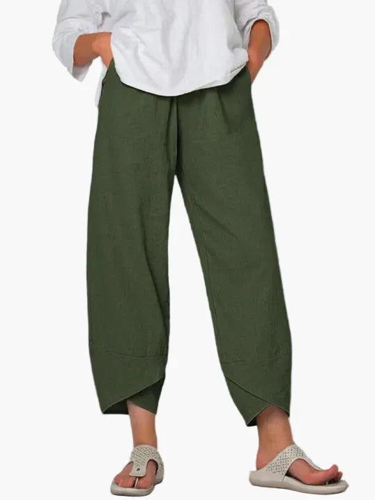 Moderne Cropped-Hose für Damen, lockere Passform, entspannt und stilvoll für jede Gelegenheit.