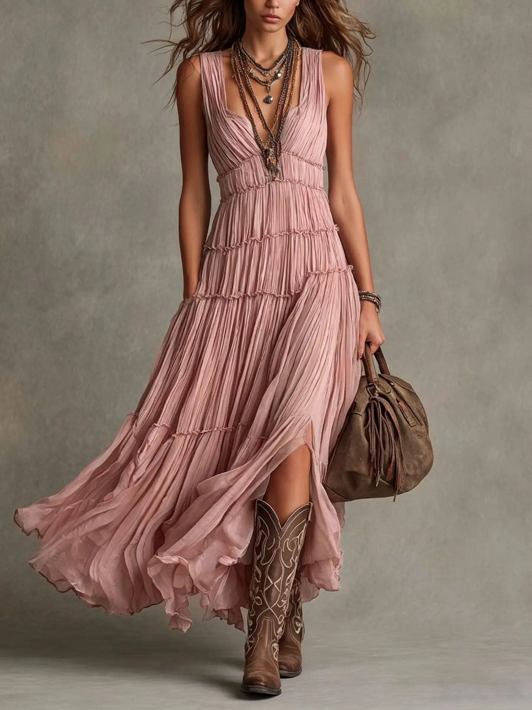 Luftiges Boho Maxikleid für Damen, Stufen-Design, V-Ausschnitt, ideal für Sommer & Freizeit. Farbenfrohes Strandkleid.