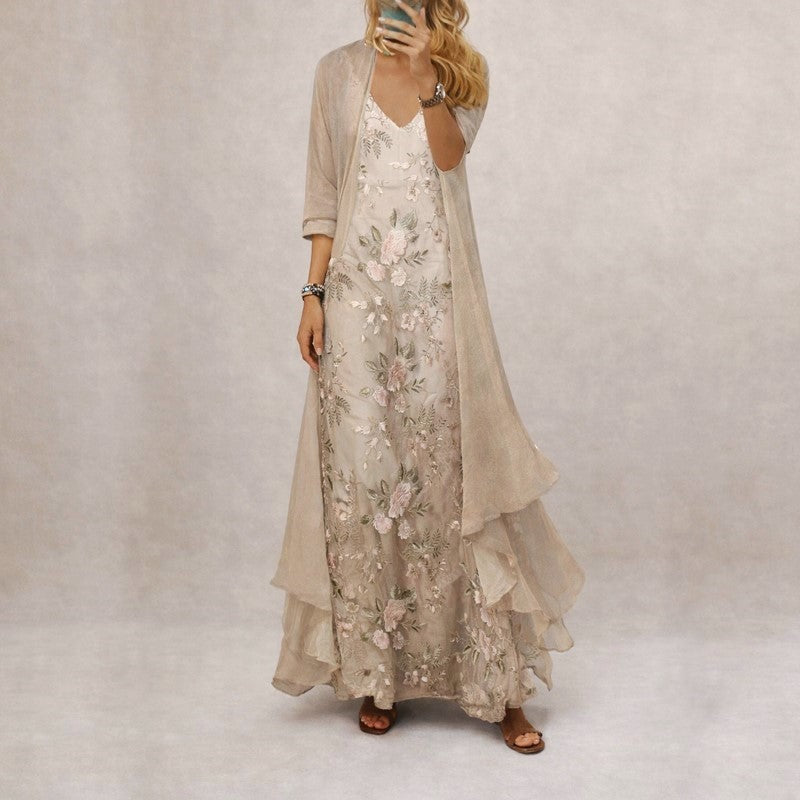 Blaues Damen Maxikleid mit floralem Muster. Ärmelloses Freizeitkleid, elegant und bequem für sommerliche Anlässe.
