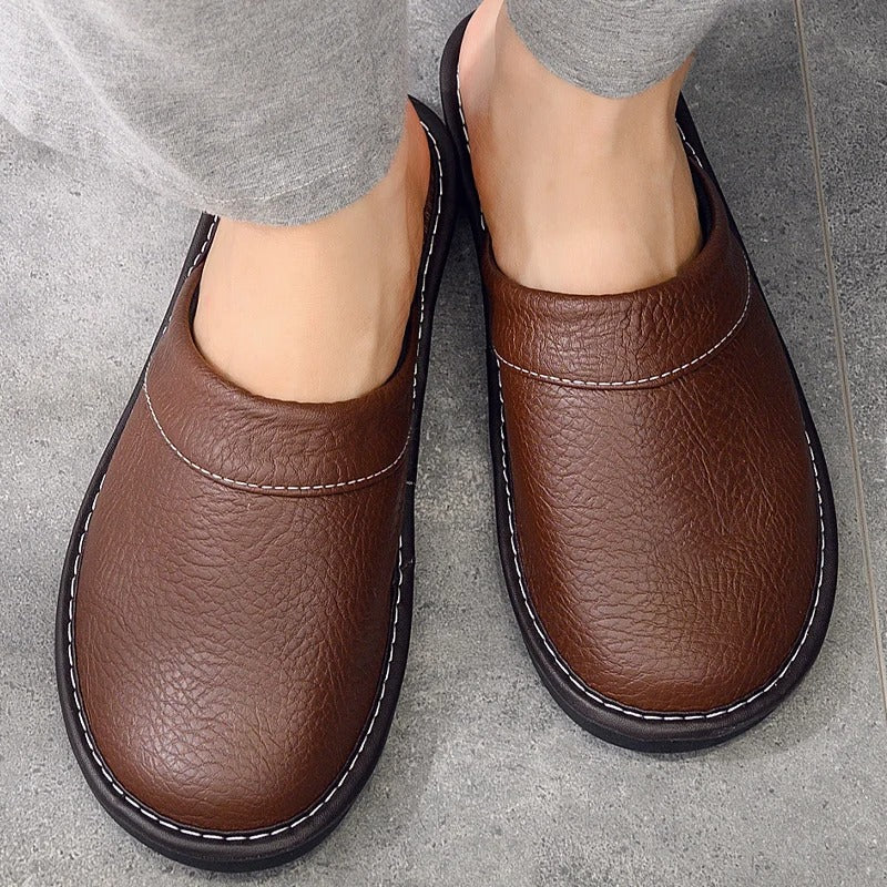 Klassische Unisex Pantoffeln für gemütlichen Komfort zuhause, weich und bequem.