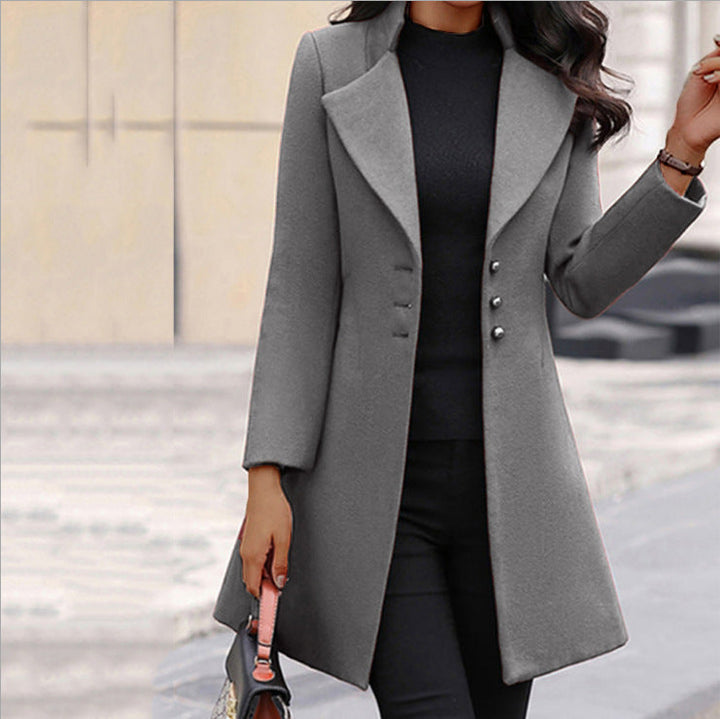 Figurbetonte Damen-Winterjacke, elegant & warm. Ideale Oberbekleidung für kühle Herbst- und Wintertage.