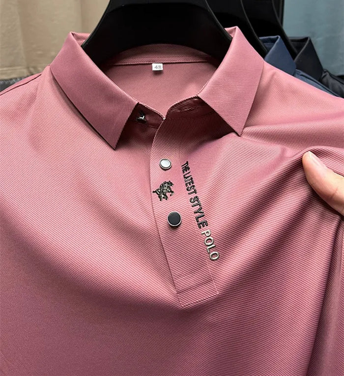 Modernes, faltenfreies Herren Poloshirt, elegant und bequem. Ideal für sommerliche Looks & Business Casual.