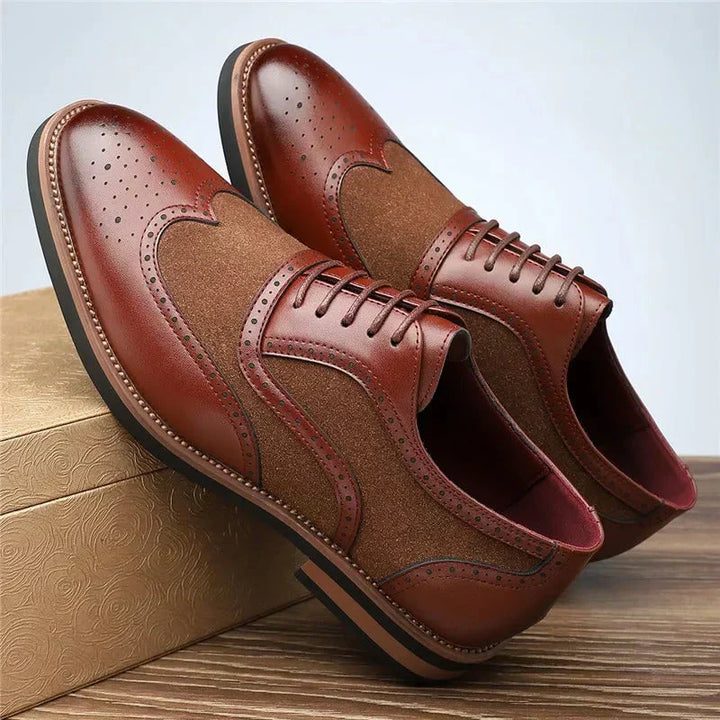 Formelle zweifarbige Herren Oxford Brogues Business-Schnürschuhe. Zeitlos elegante Männerschuhe für jeden Anlass.