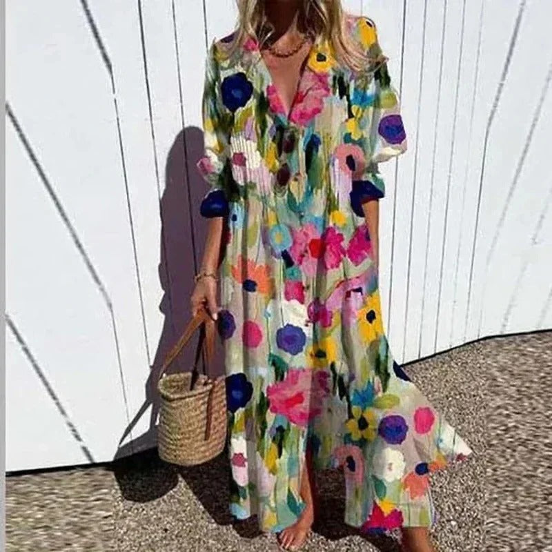Komfortables Damen Boho Maxikleid, geblümt, leicht. Mit A-Linie und V-Ausschnitt, ideal als Sommerkleid.
