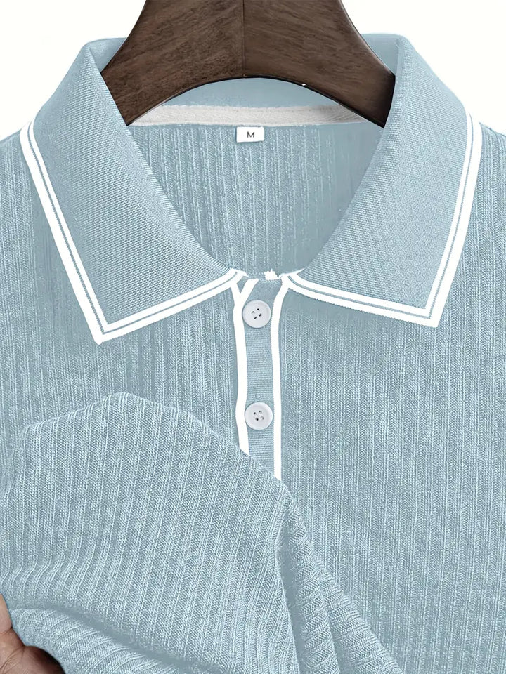 Edles Marineblaues Herren Polohemd, kurzärmlig, für einen smarten Freizeit-Look.