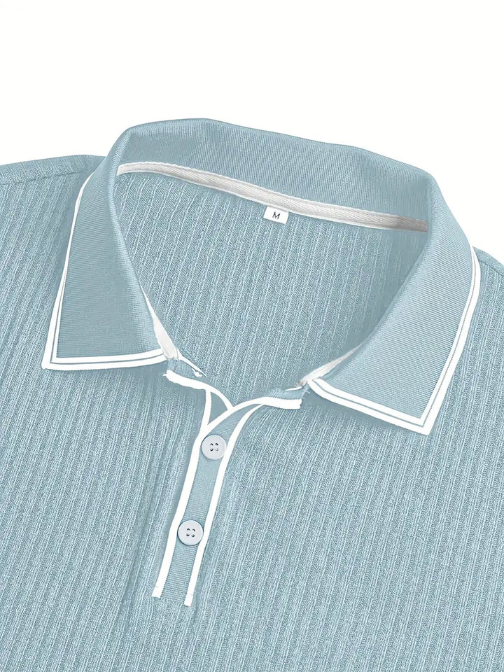 Klassisch Weißes Herren Polohemd, kurzärmlig, ein Basic für jede Herrengarderobe.
