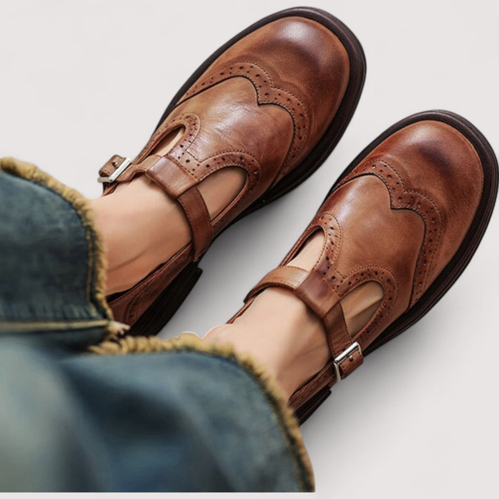 Schwarze Komfort Freizeitschuhe für Damen mit Riemenverschluss, klassisch und sehr bequem.