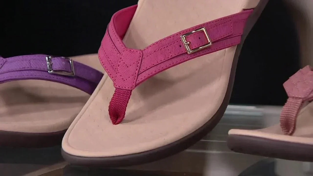 Offene Damensandale mit EVA-Fußbett; orthopädischer Komfort kombiniert mit stilvollem Design für Damen.