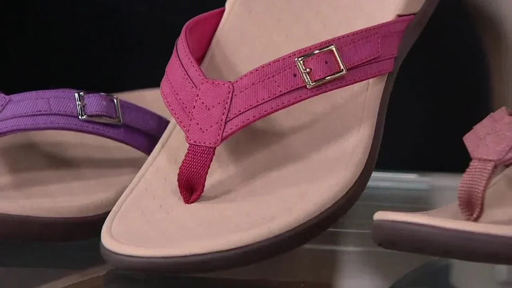 Offene Damensandale mit EVA-Fußbett; orthopädischer Komfort kombiniert mit stilvollem Design für Damen.