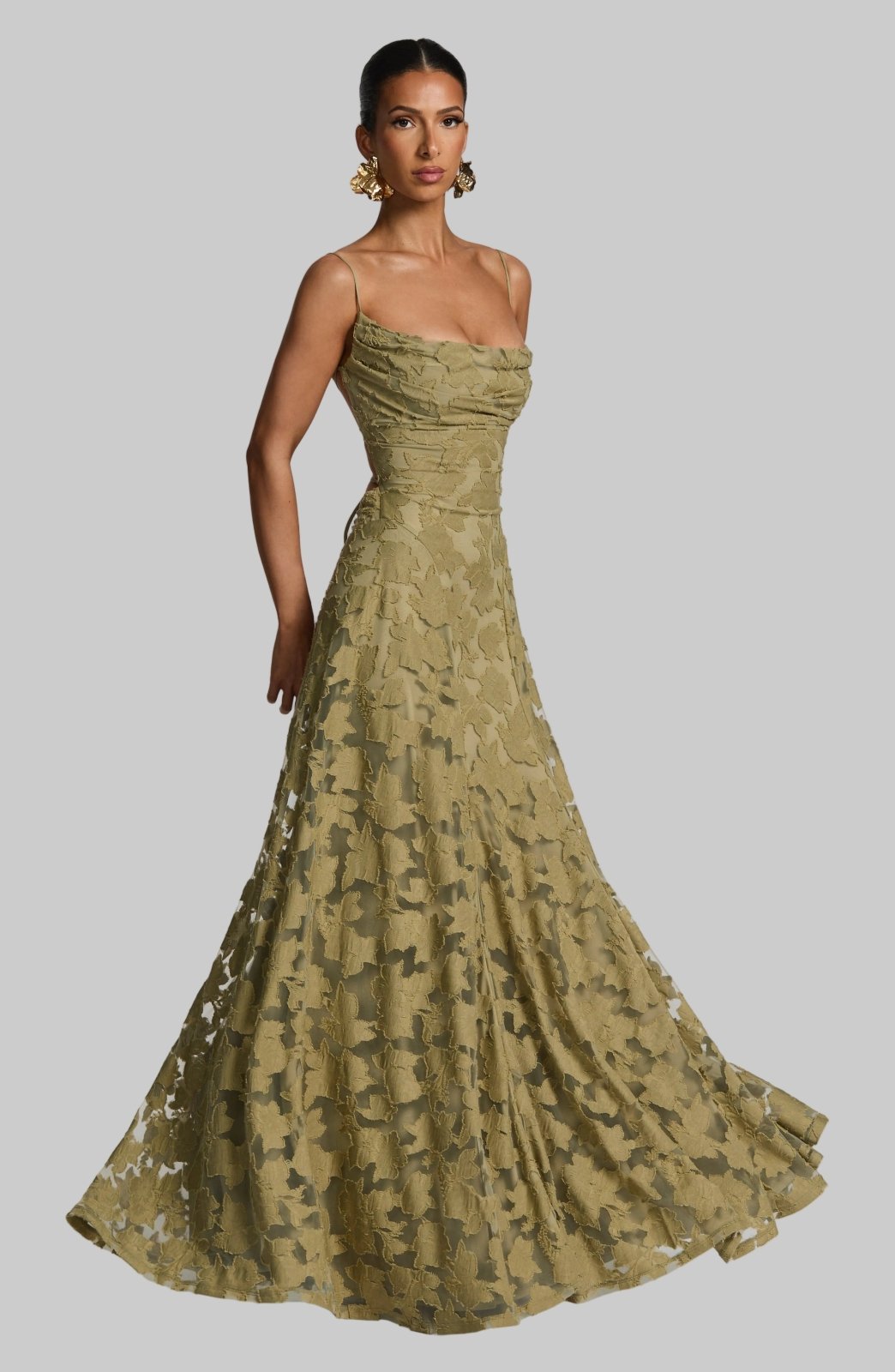 Elegantes Damen Maxi-Sommerkleid mit Blumenmuster, Wasserfallausschnitt & verstellbaren Spaghettiträgern.