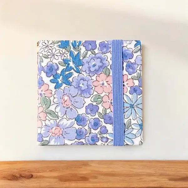 24 brillante Aquarellfarben im kompakten Malkasten-Set, perfekt für vielseitige Kunstwerke unterwegs.