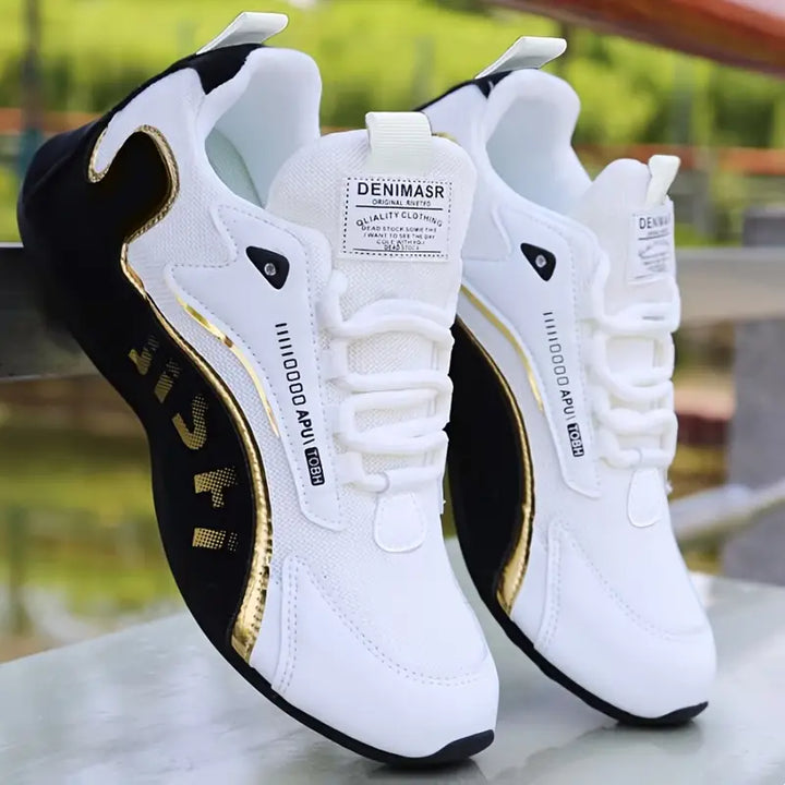 Atmungsaktive Herren Sneaker, mit rutschfester Sohle für sicheren Halt und Komfort.