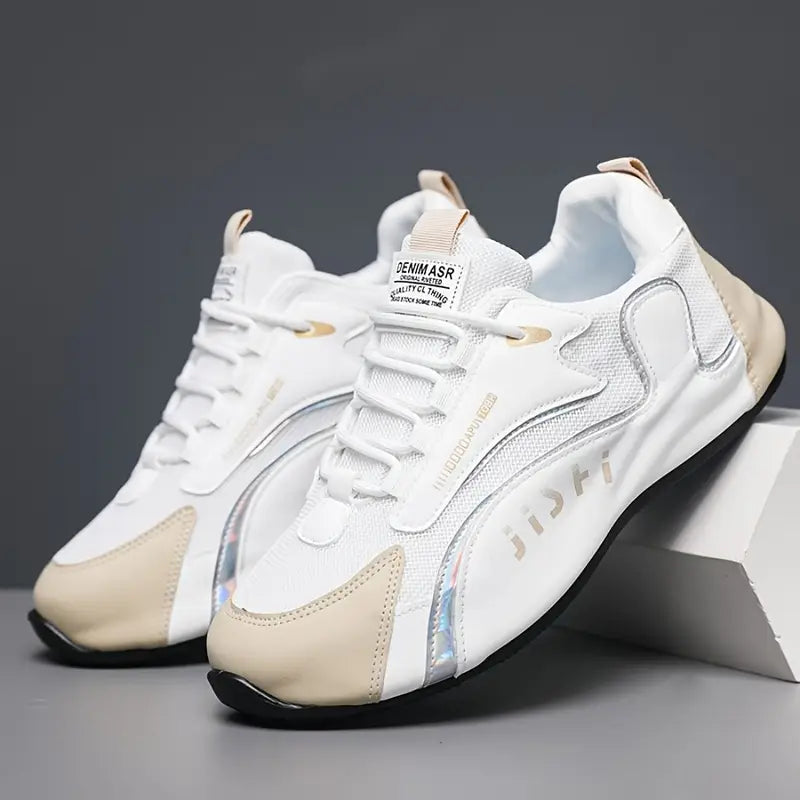 Robuste Herren Sportschuhe, atmungsaktiv und rutschfest für zuverlässigen Halt.