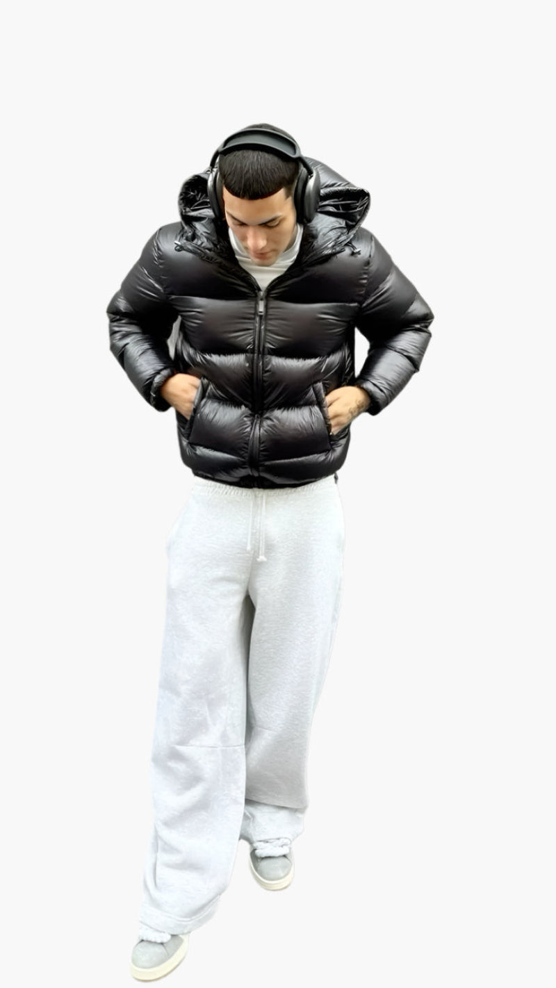 Moderne Herren Steppjacke im Streetwear-Look; perfekt als Übergangs- oder Alltagsjacke für urbanen Stil.