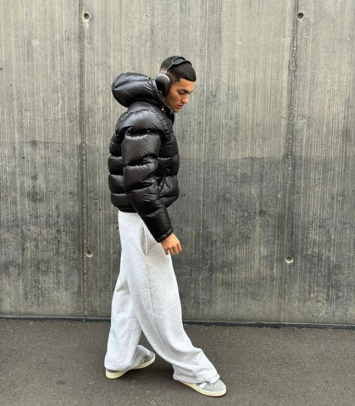 Gepolsterte Herren Steppjacke, vielseitig als warme Winterjacke oder stylische Übergangsjacke für Herrenmode.