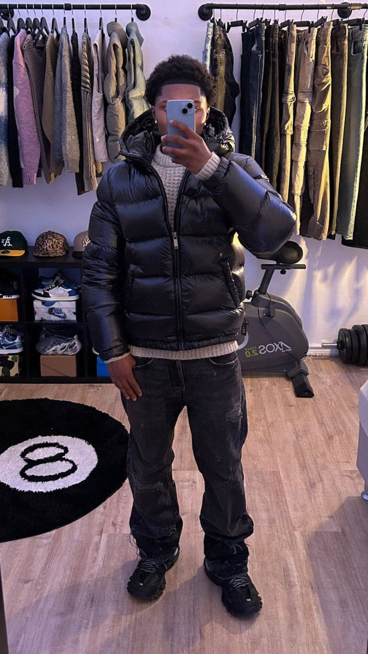 Moderne Herren Steppjacke im Streetwear-Look. Perfekte Alltagsjacke und Freizeitjacke für urbanen Stil und Komfort.