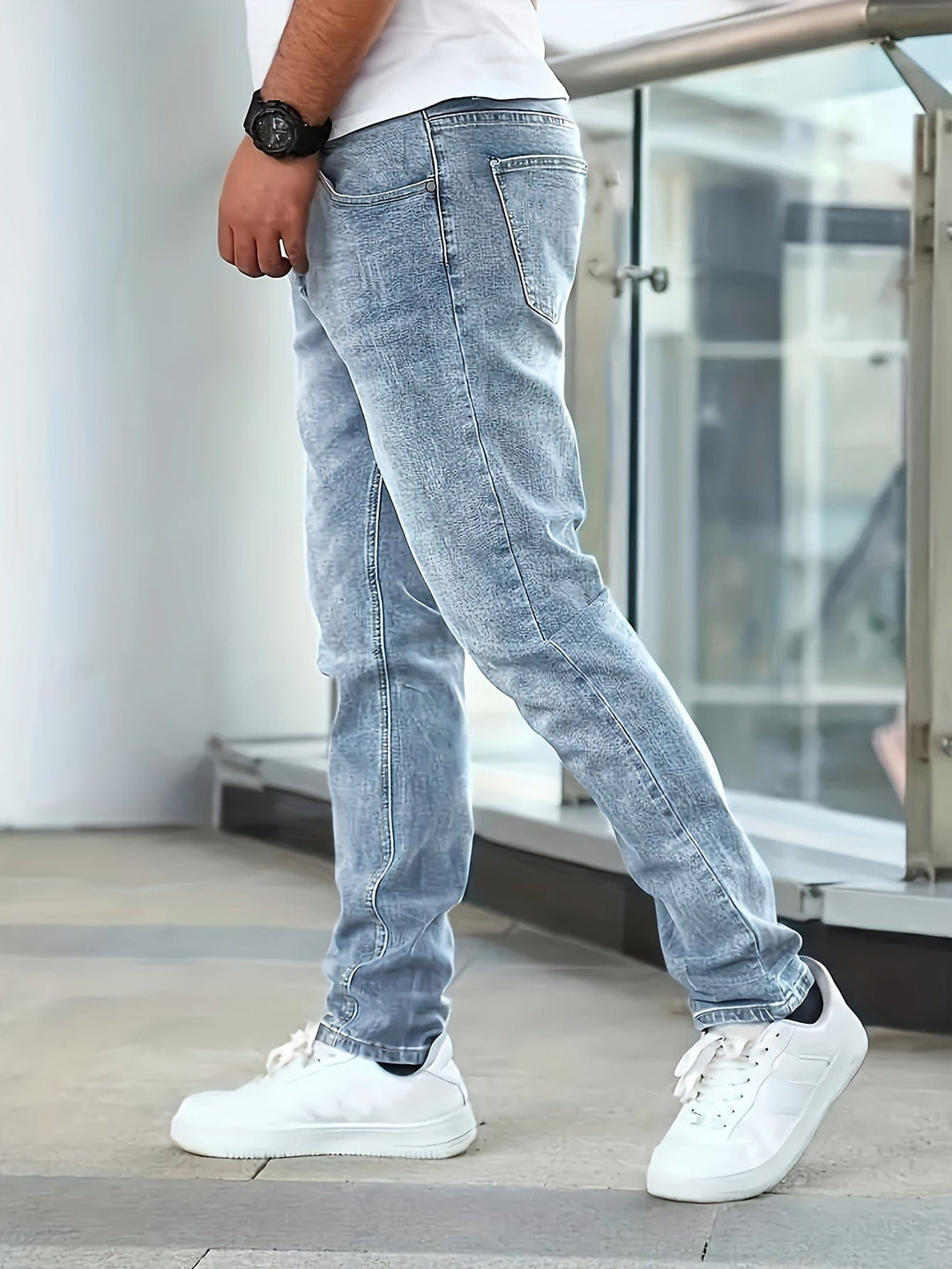 Ganzjährige Herren Stretch-Jeans mit flexibler Passform in verschiedenen Farben, modern und komfortabel.