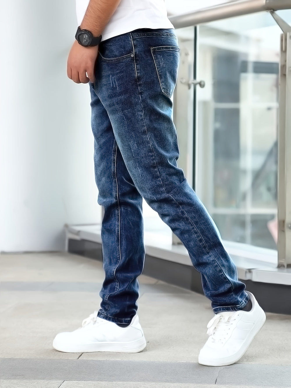 Bequeme blaue Herren Stretch-Jeans, flexible Passform für optimalen Tragekomfort, vielseitig kombinierbar.