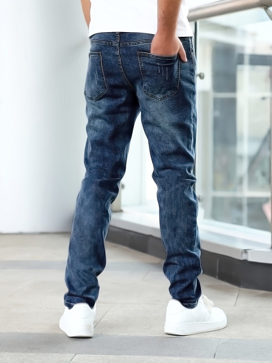 Stylische dunkelblaue Herren Denim Stretch-Jeans, flexible Passform für den Alltag, hoher Tragekomfort.