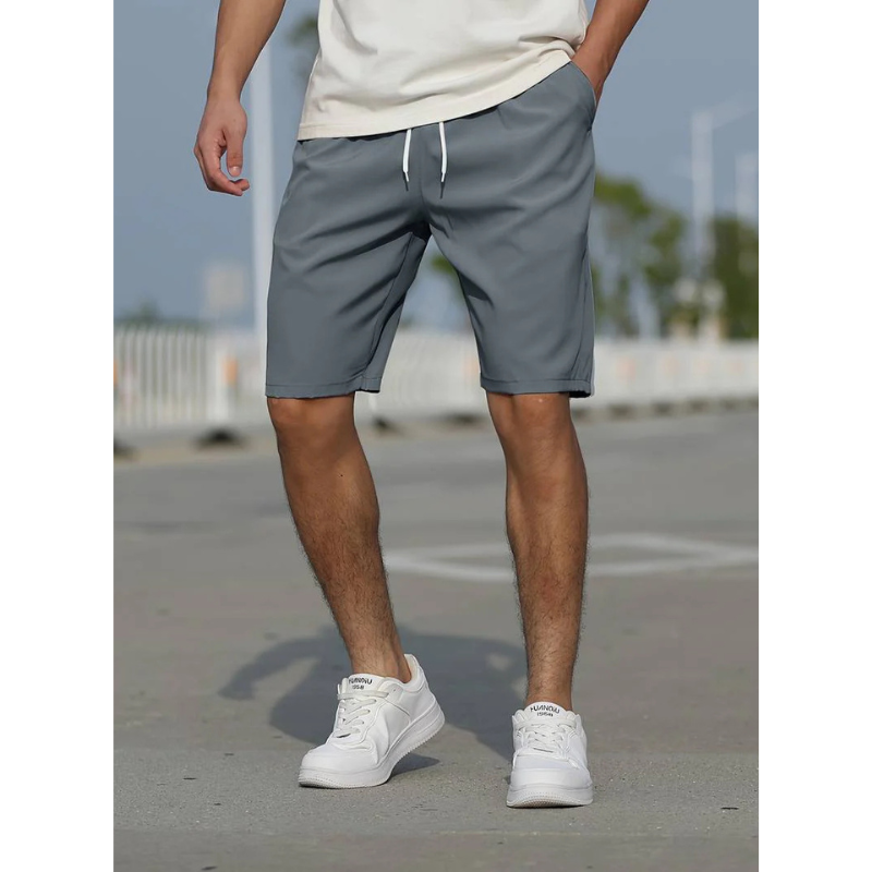 Bequeme Herren Freizeitshorts mit praktischem Kordelzug und niedriger Leibhöhe. Perfekt für den Sommer.