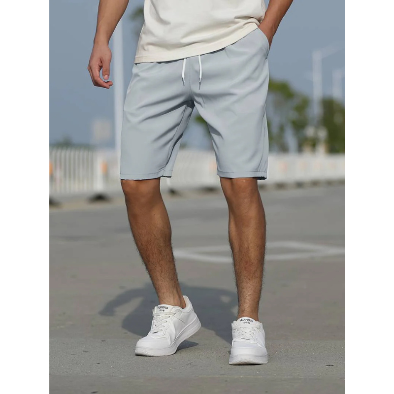 Leichte Herren Sommershorts mit Kordelzug, perfekt für Strand, Urlaub und entspannte Freizeit-Outfits.