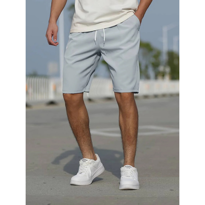 Leichte Herren Sommershorts mit Kordelzug, perfekt für Strand, Urlaub und entspannte Freizeit-Outfits.