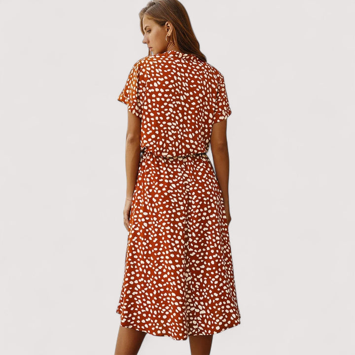 Atmungsaktives Damenkleid mit schönem Muster, locker geschnitten für maximalen Komfort.