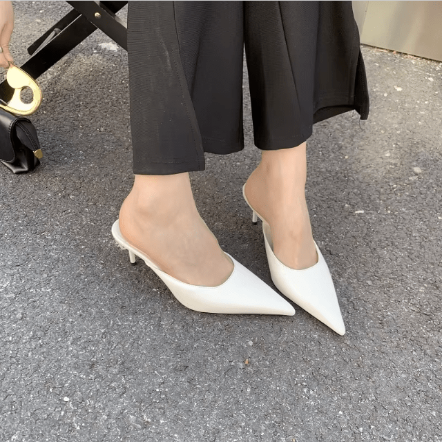 Klassische Damen Absatzschuhe, spitz zulaufend, für elegante Auftritte und Business Mode.