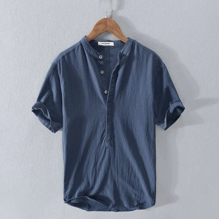 Graues Herren-Polohemd, kurzärmlig. Lässiger Stil für entspannte Sommertage, Freizeit & bequeme Mode.