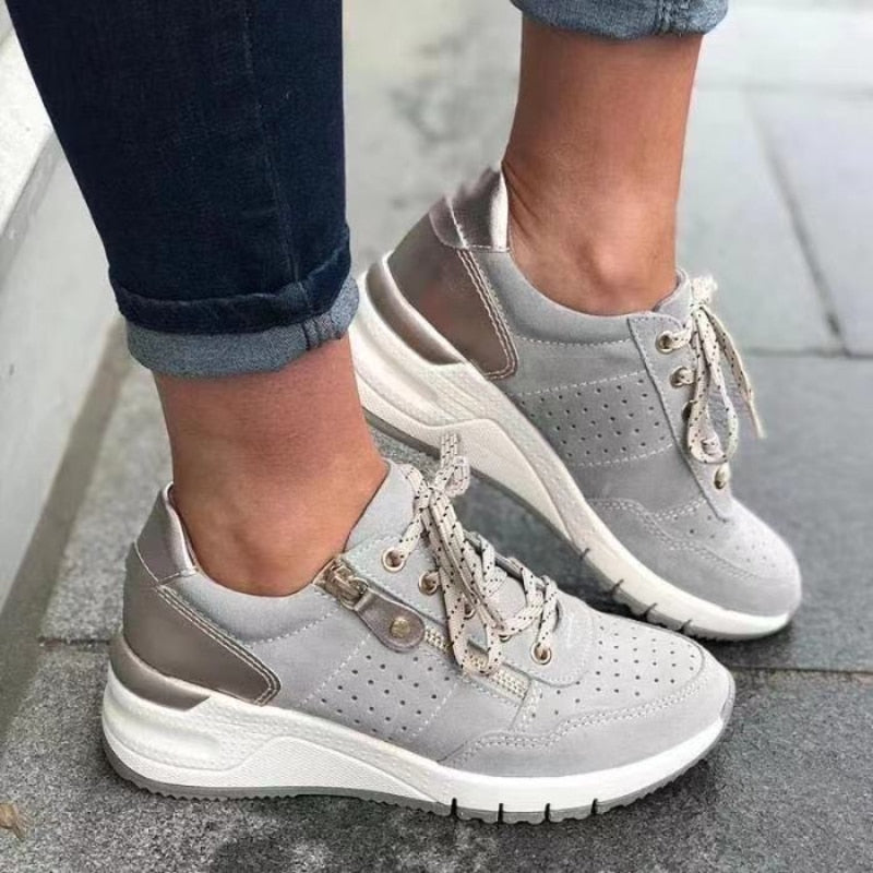 Bequeme orthopädische Plateau Sneaker für Damen, ideal als Alltagsschuhe für gesunde Füße.