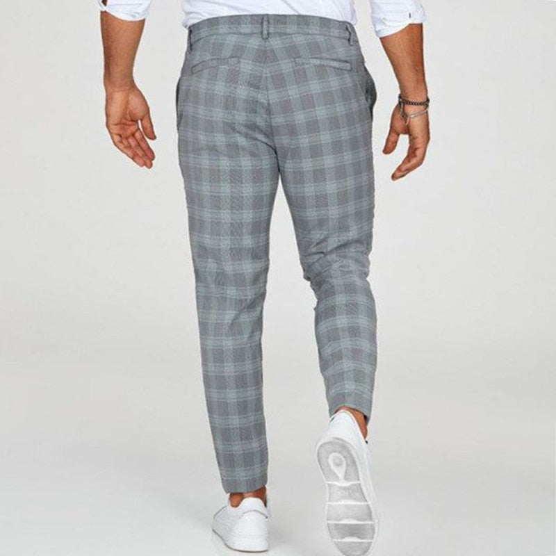 Elegante Herren-Anzughose in Slim Fit mit dezentem Karomuster, ideal für Business & besondere Anlässe.