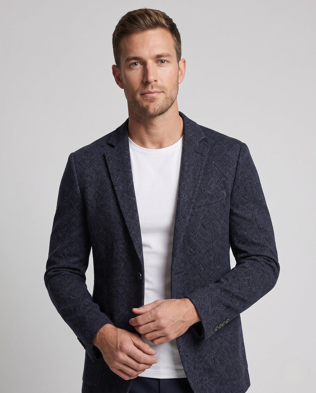Stilvoller, warmer Herren Kurzmantel für Herbst & Winter. Eleganter Business-Casual Look.