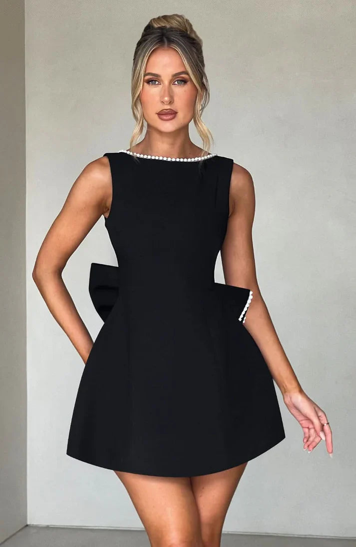 Damen Minikleid, ärmellos, mit zartem Perlenbesatz & eleganter Schleife. Ideal als vielseitiges Abend- & Cocktailkleid.
