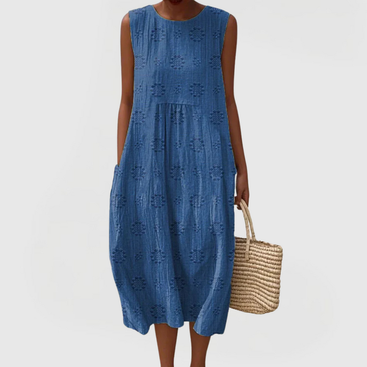 Bequemes ärmelloses Damen Sommerkleid in Relaxed Fit, ideal für Strand und Freizeit, mit praktischen Taschen.
