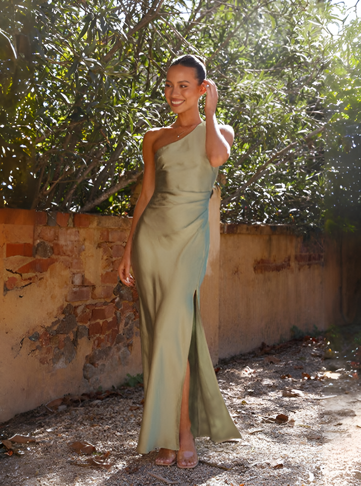 Stilvolles grünes Damen Festkleid, elegant und lang, optimal für Hochzeitsgäste und besondere Anlässe.