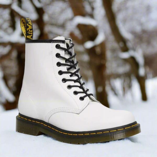 Stylische Herbst-Winter Herren Boots, modische Schnürstiefel von Zuri Fashion, perfekt für den urbanen Look.