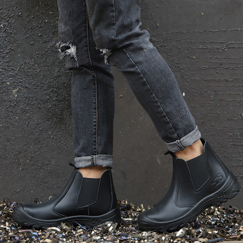 Herren Sicherheitsstiefel mit Zehenschutz und rutschfester Sohle. Ideale robuste Arbeitsschuhe.