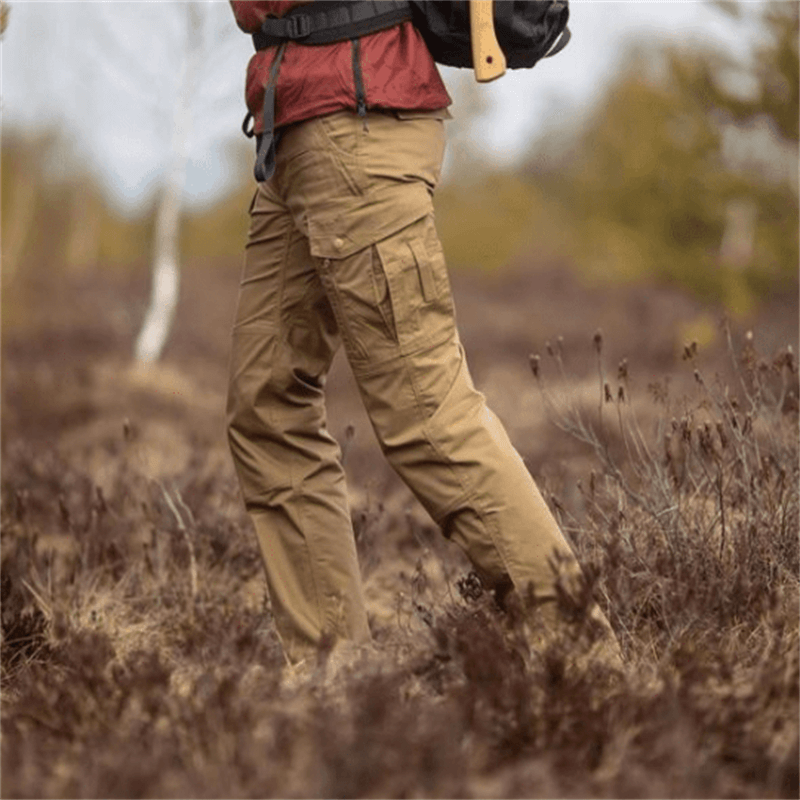 Robuste, wasserdichte taktische Herrenhose für Outdoor-Abenteuer und Alltag, mit vielen Taschen.