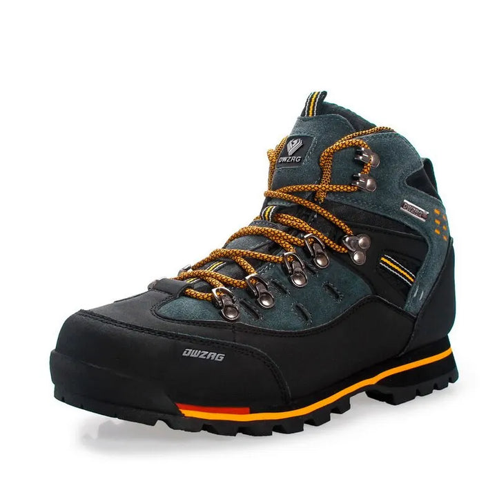 Komfortabler roter Herren Trekkingschuh für lange Wanderungen. Robust & atmungsaktiv.