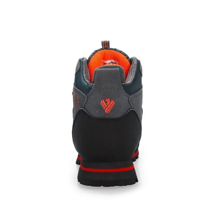 Stilvoller Männerschuh in Rot, perfekt als Wanderschuh & bequemer Freizeitschuh.