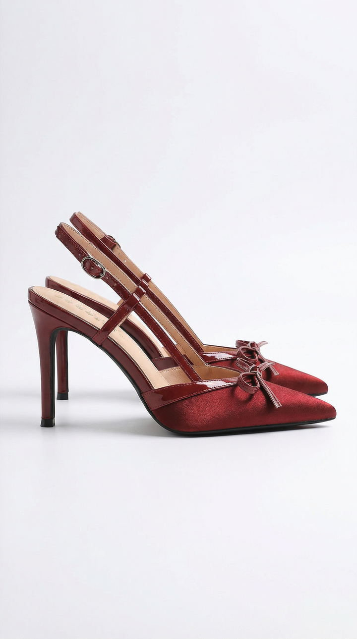 Draufsicht auf elegante Damen Stiletto Pumps mit detailreicher Schleife. Festliche Damenschuhe mit Stil und Glanz.
