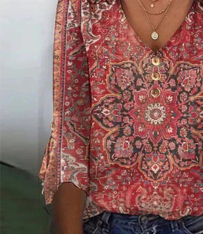 Lockeres rotes Sommer Top für Damen. Boho Bluse mit V-Ausschnitt und ansprechendem Muster. Ideal für Freizeit.