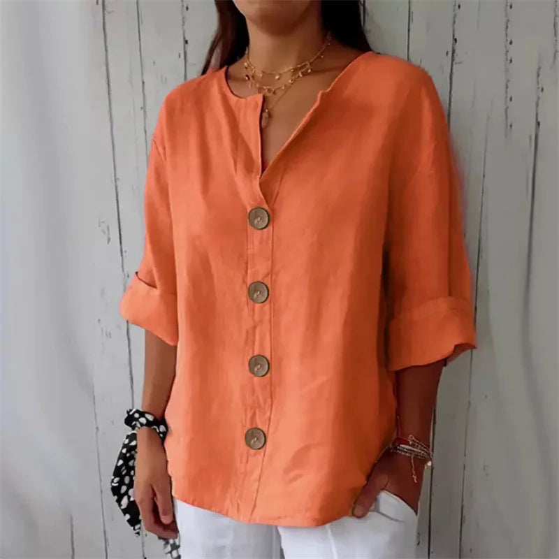 Stilvolle rote Damenbluse, V-Ausschnitt, locker & atmungsaktiv. Ideale Sommer- & Büro-Bluse.